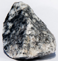 камень с отшлифованным срезом